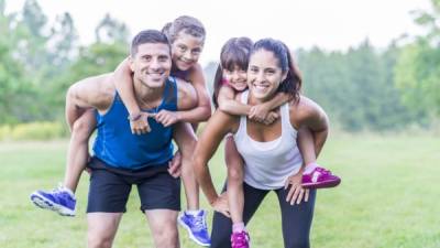 Programe actividades que pueda disfrutar con toda la familia.