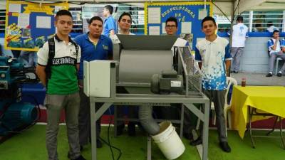 En diferentes áreas, los alumnos mostraron su ingenio y talento con la creación de trabajos.