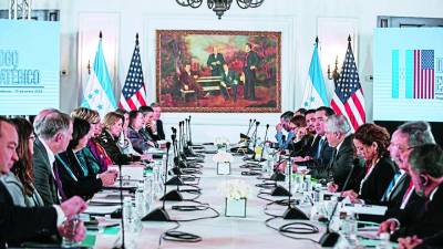 El encuentro duró más de siete horas. La presidenta Xiomara Castro recibió en su despacho a la delegación de EUA. Por la noche hubo una conferencia en Casa Presidencial.