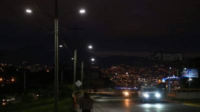 La Ceiba, San Pedro Sula y la capital ya están iluminadas con led.