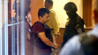 Cabizbajo y bien custodiado llegó ayer a la Corte Suprema de Justicia, Geffry Guzmán.