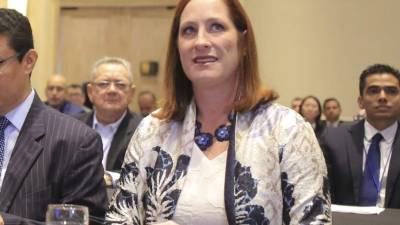 TG4005. TEGUCIGALPA (HONDURAS) 1/11/18.- La encargada de negocios de la Embajada de EE.UU. en Tegucigalpa, Heide Fulton, participa en un encuentro empresarial en Tegucigalpa hoy, jueves 1 de noviembre de 2018. El combate a la corrupción y el fortalecimiento de la transparencia es el principal reto de Honduras para atraer inversiones, dijo hoy en Tegucigalpa, Heide Fulton. EFE/Gustavo Amador