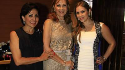 Carolina Canahuati, la cumpleañera Zobeida Saybe y Zobeida Alemán.
