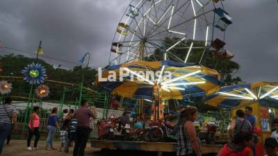 Manzanas caramelizadas, algodones de azúcar, juegos mecánicos, acuáticos y mucho más hay en la Expo Feria de Expocentro en esta Feria Juniana 2018.