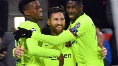 Messi celebrando con Dembélé y Semedo. Foto AFP