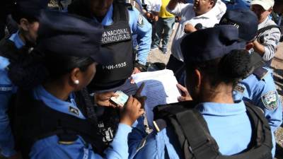 Elementos policiales ejecutaron muy temprano el desalojo y las órdenes de captura.