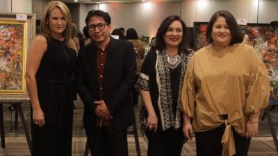 Anfitriones. Vivian Chahín, Orlando Roque, Angie Tovar y Leticia Banegas.