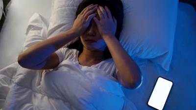 Dormir tarde y muy poco afecta el estado de ánimo