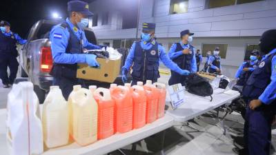 Evidencias. Los agentes decomisaron en el laboratorio los explosivos y ejecutaron capturas.