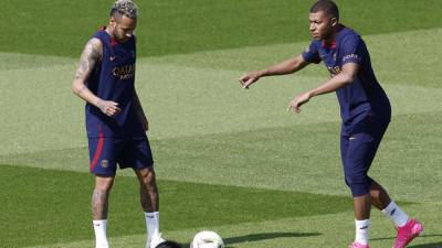 Neymar y Mbappé durante los entrenamientos de pretemporada con el PSG.