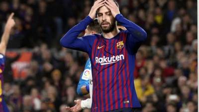 Gerard Piqué se lamenta tras una ocasión perdida contra el Real Madrid. Foto AFP