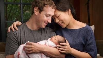 El fundador de Facebook, Mark Zuckerberg compartió esta tierna imagen con su primogénita.