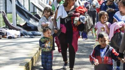 Padres han viajado en caravanas con sus pequeños dejando todo en busca de oportunidades. EFE/Archivo