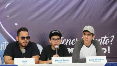 Liam Rivera es uno de los jueces de esta noche. En la imagen también aparecen Mario Faraj Jr. y Aldo Piaggio.