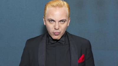 El cantante mexicano Cristian Castro se volvió a teñir el cabello de rubio.