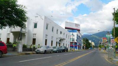 Los trabajos de bacheo comprenden desde la primera calle hasta el Primer Anillo de Circunvalación.