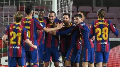 Lionel Messi fue la figura del partido al marcar dos goles ante Huesca. Foto AFP.