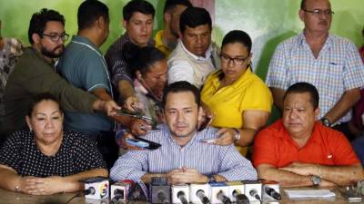 El gremio de transportistas insiste en que se mantiene unido en la lucha por alcanzar sus objetivos. En la foto, Marbyn Galo, presidente del Consejo Nacional del Transporte, durante una conferencia de prensa el viernes pasado.