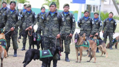 Elementos de la PMOP acuartelados en San Pedro Sula.
