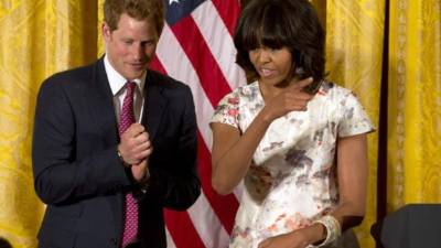 El príncipe Harry y la primera dama de Estados Unidos, Michelle Obama.