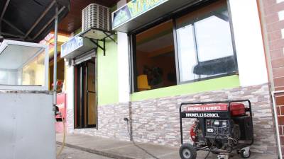 Los negocios pusieron a funcionar sus plantas para continuar con las ventas.