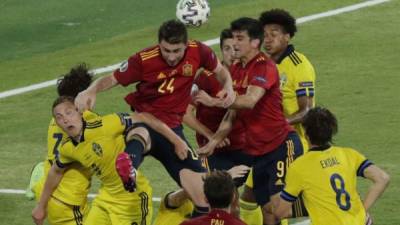 El duelo entre España y Suecia fue disputado. Foto AFP.