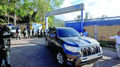 El expresidente Juan Orlando Hernández está recluido en Fuerzas Especiales.