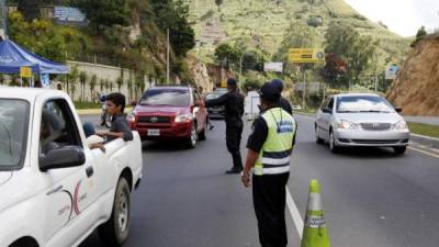 El personal de Tránsito, la Policía Nacional y Fusina estará velando por la seguridad de la población en las carreteras. Foto: Andro Rodríguez y Ricardo Claros.