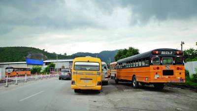 Las unidades permanecieron parqueadas en los puntos de la 33 y 27 calle. Fotos: F. Muñoz