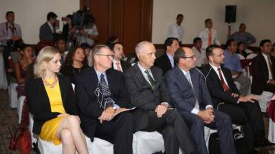 Representantes de diversas organizaciones acudieron a la presentación del informe.