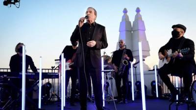 José Luis Perales se presenta en los Premios Latin GRAMMY de 2020 en Madrid, España. AFP