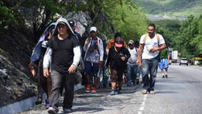 La caravana de migrantes partió esta madrugada rumbo a Pijijiapan, Chiapas, donde descansarán esta noche en su ruta hacia EEUU./AFP.