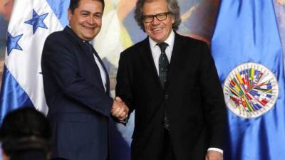 El presidente Hernández firmó con el secretario de la OEA, Luis Almagro, la instalación de la Maccih. Foto de archivo.