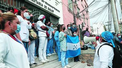 Personal de primera línea se ha mantenido desde hace meses luchando para que les otorguen sus nombramientos.