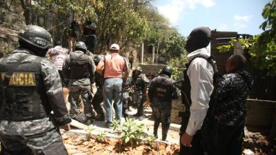 Partes del cuerpo, supuestamente, de una mujer descubrió la Dirección Nacional de Investigación Criminal en un cementerio clandestino de Las Pavas.