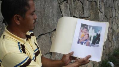 Astor Paz llegó ayer a la morgue de la Dirección Regional de Medicina Forense a reclamar los cuerpos de sus dos hijos, pero no se los entregaron porque tienen que hacerles pruebas de ADN.