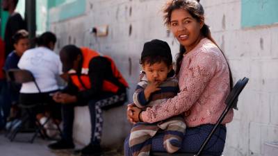 Madres migrantes permanecen en el albergue “Casa del Peregrino” el 17 de diciembre de 2021 en Ciudad de México (México). EFE