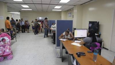 La oficina de emisión de pasaportes labora en horario normal este día.