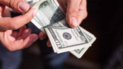 En 2017, el multimillonario Donald Trump -que siempre se ha negado a difundir su declaración de impuestos- y la mayoría republicana en el Congreso aprobaron una nueva baja de los impuestos federales, pese a la oposición de los demócratas.