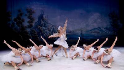 El show es de primer nivel. La escenografía y los bailarines crean una atmósfera artística que rompe esquemas de lo habitual en Honduras.