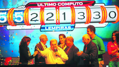 El presidente de la fundación Teletón, Rafael Ferrari, se emocionó al lograr una vez más que se superara la meta de Teletón.
