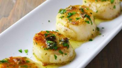 La combinación de vieiras y cítricos, como la naranja, es deliciosa.