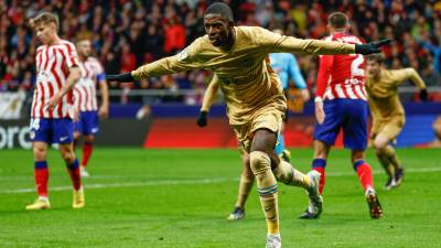 Ousmane Dembélé celebrando el único gol en el Atlético de Madrid vs Barcelona que le dio la victoria al cuadro culé.