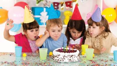Cantar el 'Happy Birthday to You' es una tradición en las fiestas de cumpleaños.