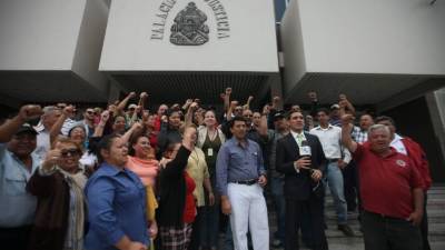 sindicalistas llegaron ayer a la Corte suprema.