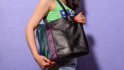 La carga máxima que una persona puede llevar en los hombros, es alrededor del 15% de su peso corporal.