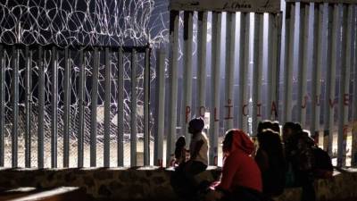 Los migrantes, que huyeron de la violencia y pobreza de su país, llegaron a sumar unas 7,000 personas, según cálculos de la ONU. Foto: AFP