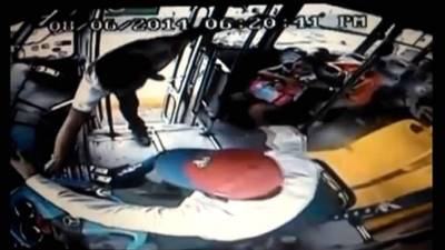 Chofer frustra un asalto a su unidad de transporte, protegiendo además a los pasajeros que también fueron amenazados.