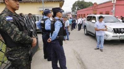 Militares y policías “blindaron” las elecciones que ayer vivió Honduras.