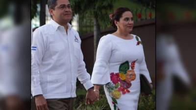 El presidente Juan Orlando Hernández junto a la Primera Dama, Ana Carías de Hernández.